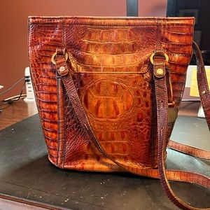BRAHMIN 25TH ANNIVERSARY BROWN CROC EMBOSSED LEATHER BUCKET STYLE HANDBAG